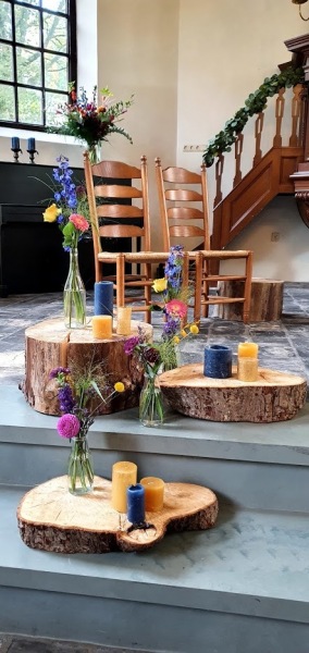 stoelen-bruidpaar-kerk